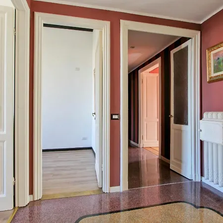 Tibullo ,classico Ed Elegante 로마