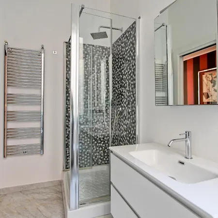 Tibullo ,classico Ed Elegante